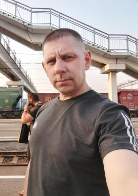 <span>Valeriy, 41</span> <span style='width: 25px; height: 16px; float: right; background-image: url(/bitmaps/flags_small/RU.PNG)'> </span><br><span>Orenburg, Russia</span> <input type='button' class='joinbtn' style='float: right' value='JOIN NOW' />