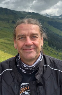 <span>Tom, 51</span>&nbsp;<span style='width: 25px; height: 16px; float: right; background-image: url(/bitmaps/flags_small/DE.PNG)'>&nbsp;</span><br><span>Ingelheim, Allemagne</span>&nbsp;<input type='button' class='joinbtn' style='float: right' value='JOIN NOW' />