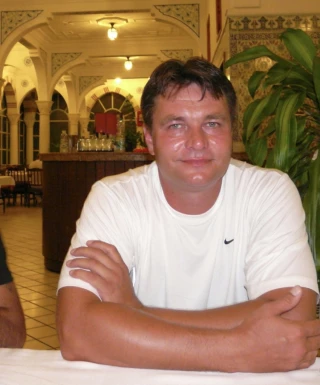 <span>Qweeq, 36</span>&nbsp;<span style='width: 25px; height: 16px; float: right; background-image: url(/bitmaps/flags_small/SK.PNG)'>&nbsp;</span><br><span>Levoca, Słowacja</span>&nbsp;<input type='button' class='joinbtn' style='float: right' value='JOIN NOW' />