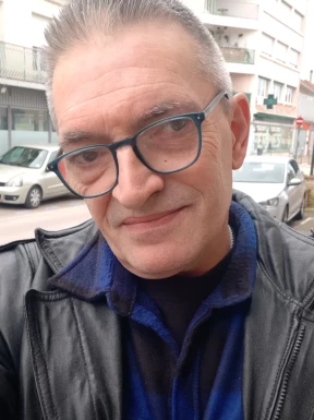 French men looking for love