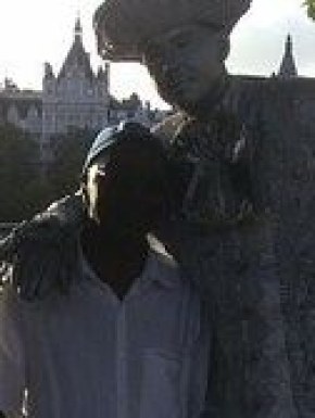 English men looking for love