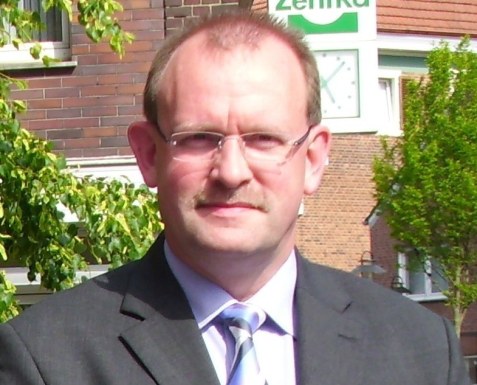 <span>Uwe, 61</span>&nbsp;<span style='width: 25px; height: 16px; float: right; background-image: url(/bitmaps/flags_small/DE.PNG)'>&nbsp;</span><br><span>Muenster, ドイツ</span>&nbsp;<input type='button' class='joinbtn' style='float: right' value='JOIN NOW' />