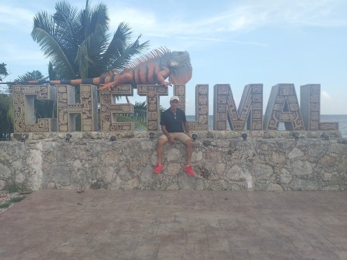 <span>Cesar, 59</span> <span style='width: 25px; height: 16px; float: right; background-image: url(/bitmaps/flags_small/MX.PNG)'> </span><br><span>Cancún, Mexico</span> <input type='button' class='joinbtn' style='float: right' value='JOIN NOW' />