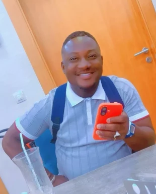<span>Junior, 33</span>&nbsp;<span style='width: 25px; height: 16px; float: right; background-image: url(/bitmaps/flags_small/CI.PNG)'>&nbsp;</span><br><span>Abidjan, Ivory Coast</span>&nbsp;<input type='button' class='joinbtn' style='float: right' value='JOIN NOW' />