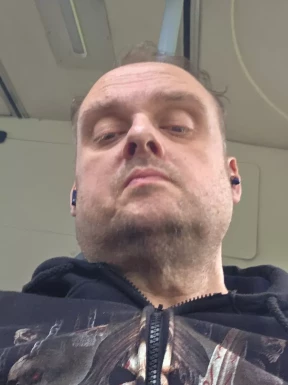 English men looking for love