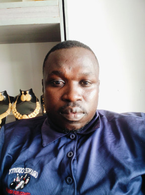 <span>Fernando, 35</span>&nbsp;<span style='width: 25px; height: 16px; float: right; background-image: url(/bitmaps/flags_small/GM.PNG)'>&nbsp;</span><br><span>Banjul, Gambie</span>&nbsp;<input type='button' class='joinbtn' style='float: right' value='JOIN NOW' />
