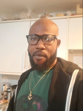 English men looking for love