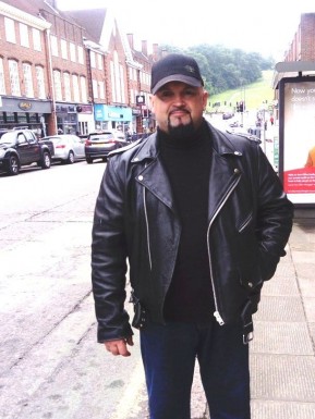 English men looking for love